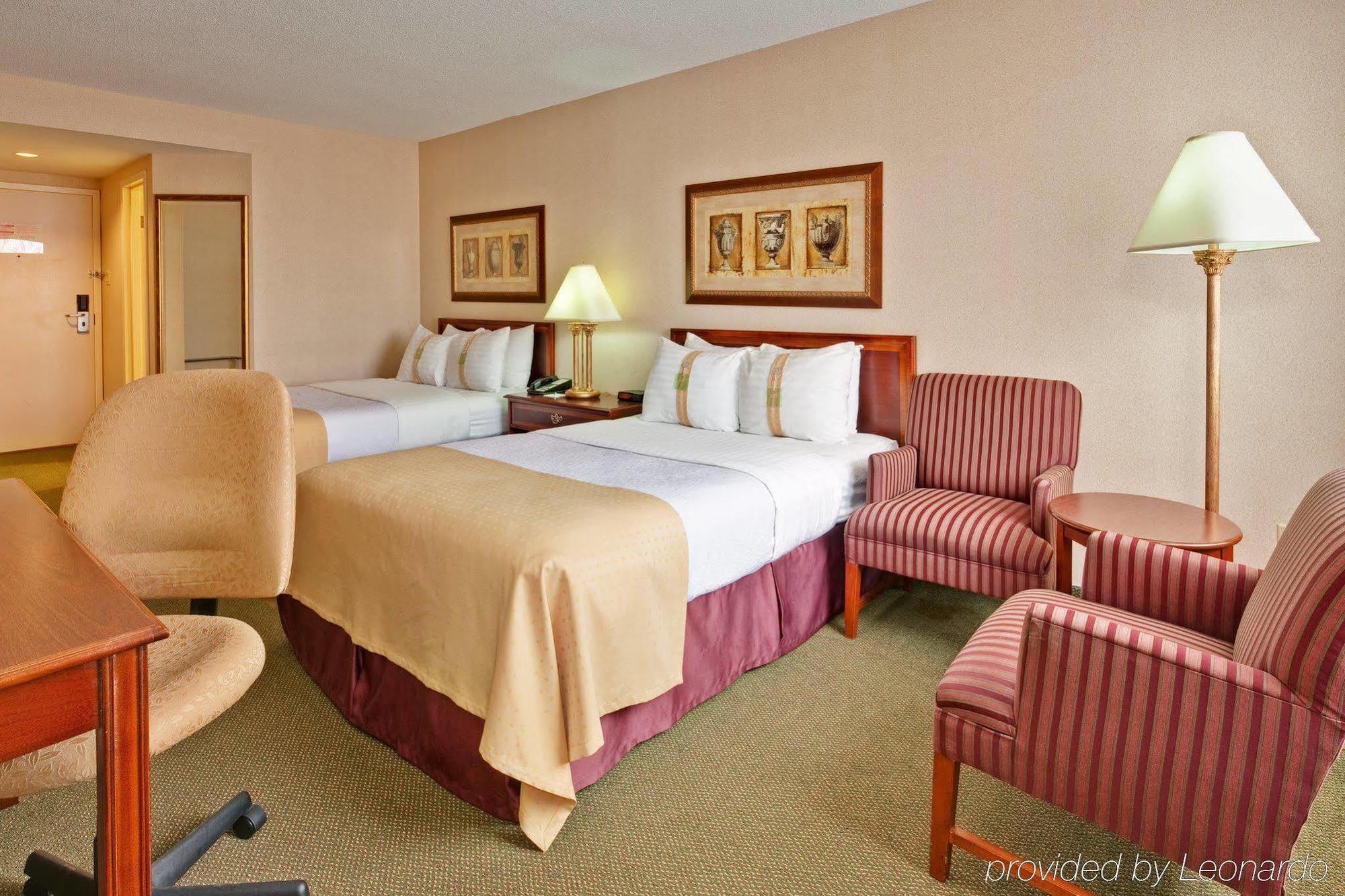 Holiday Inn Express & Suites Mississauga-Toronto Southwest, An Ihg Hotel Room photo